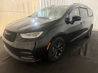 Used 2021 Chrysler Pacifica Touring-L w/ S Appearance Package