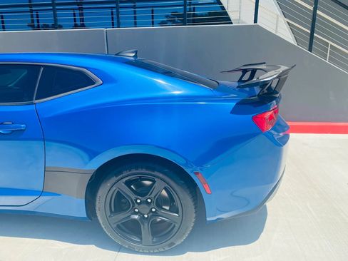 Used 2016 Chevrolet Camaro LT RWD image 5