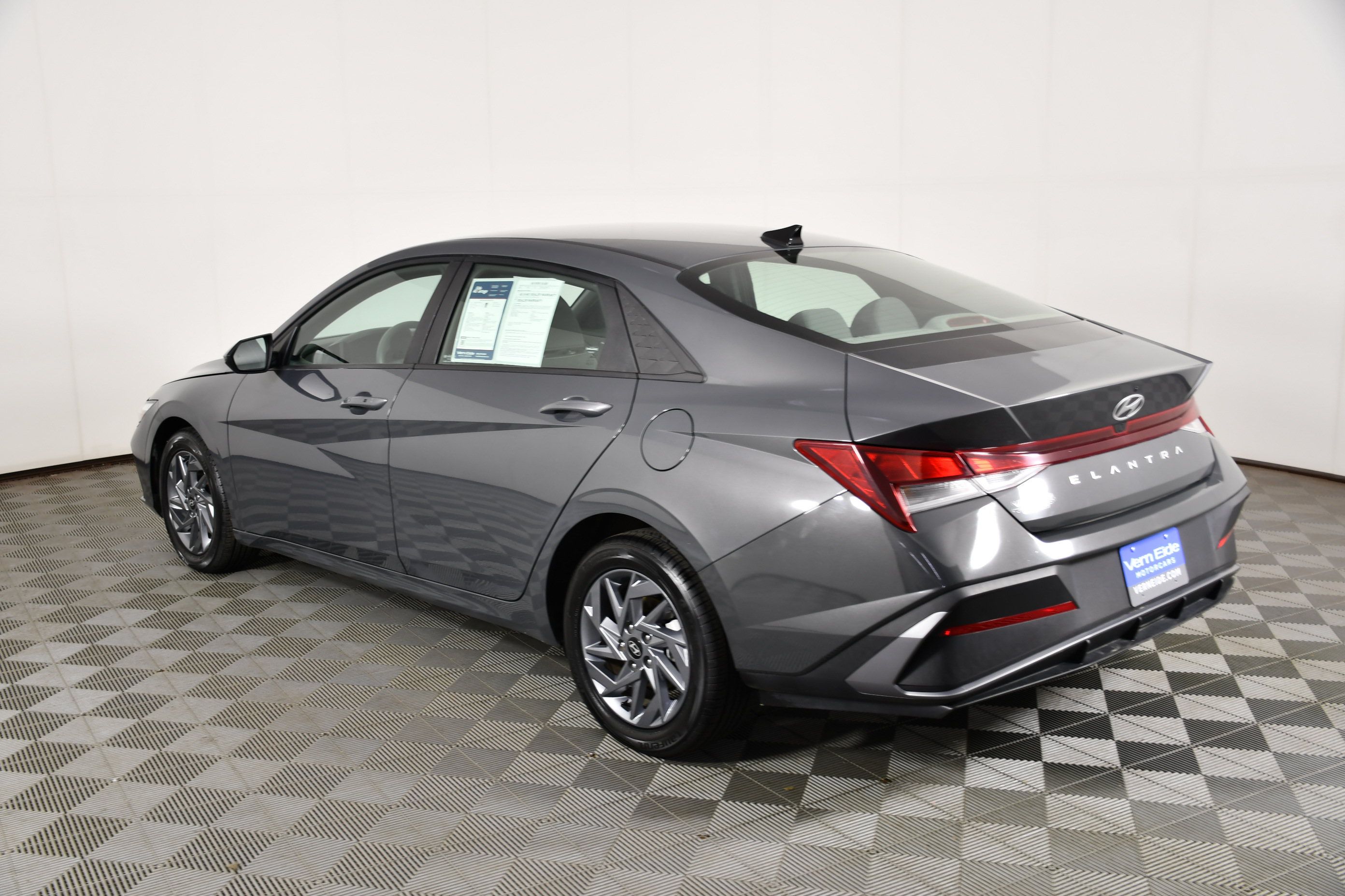 Used 2024 Hyundai Elantra SEL FWD image 12