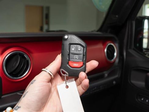 Used 2021 Jeep Wrangler Unlimited Rubicon AWD/4WD image 15