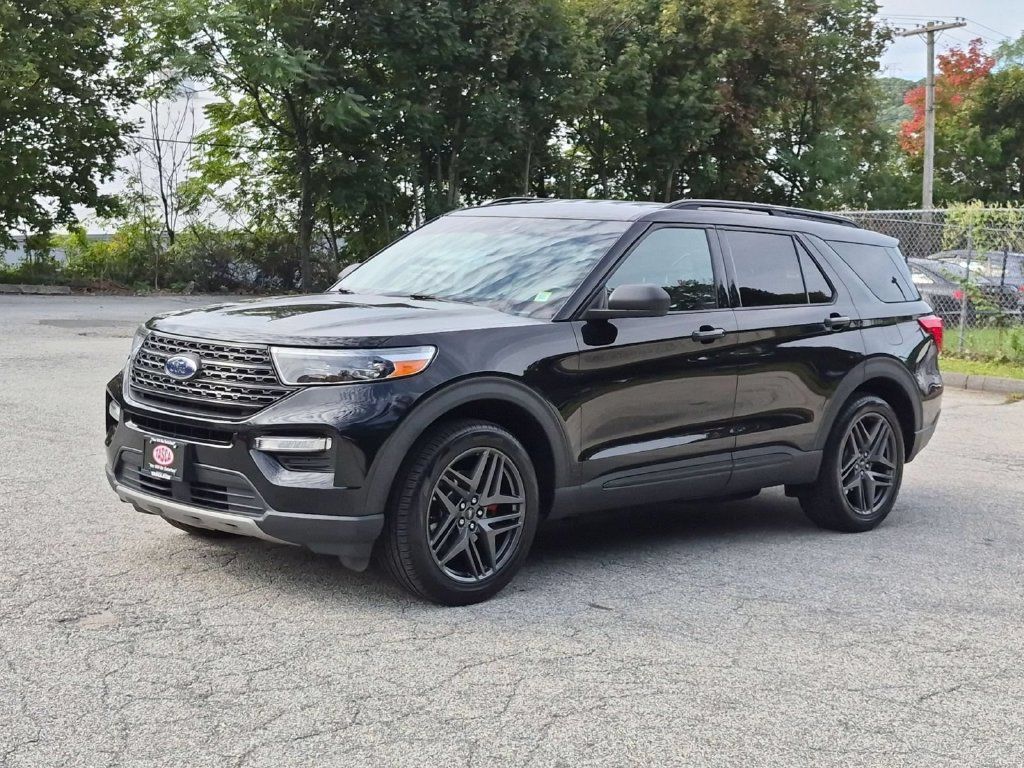 Used 2020 Ford Explorer XLT w/ Equipment Group 202A AWD/4WD image 11