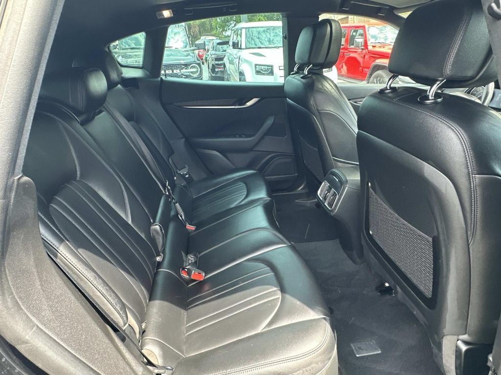 Used 2023 Maserati Levante GT AWD/4WD image 15