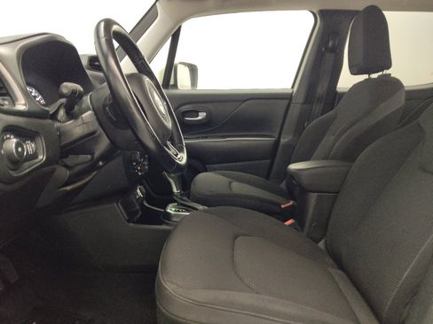 Used 2020 Jeep Renegade Altitude FWD image 17