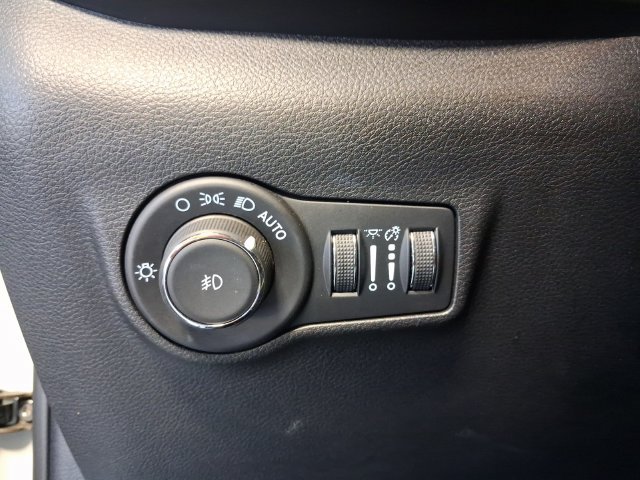 Used 2025 Jeep Compass Limited AWD/4WD image 16