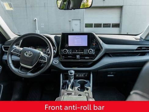 Used 2023 Toyota Highlander XLE AWD/4WD image 30