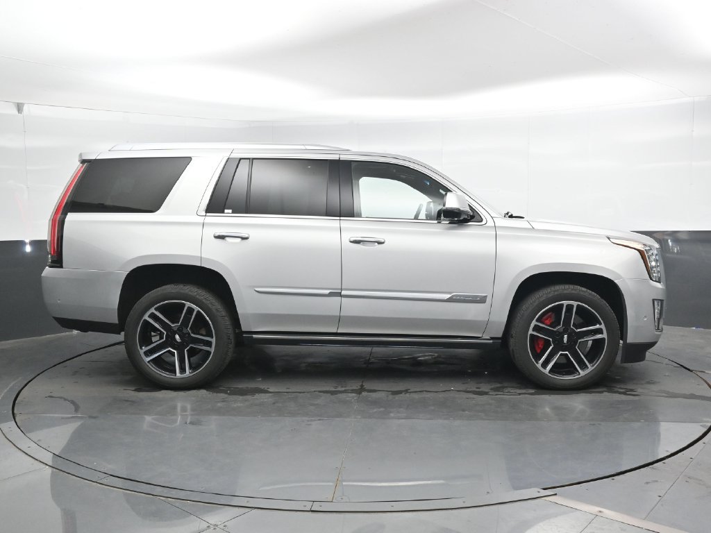 Used 2018 Cadillac Escalade Platinum AWD/4WD image 4