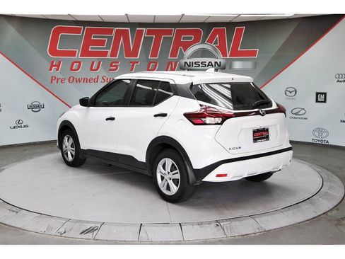 Used 2025 Nissan Kicks Play S FWD image 3