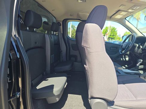 Used 2022 Nissan Frontier S w/ Technology Package RWD image 12