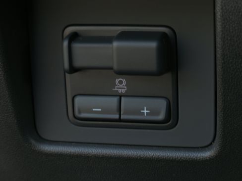 Used 2024 Chevrolet Colorado Z71 w/ Z71 Convenience Package 2 image 24