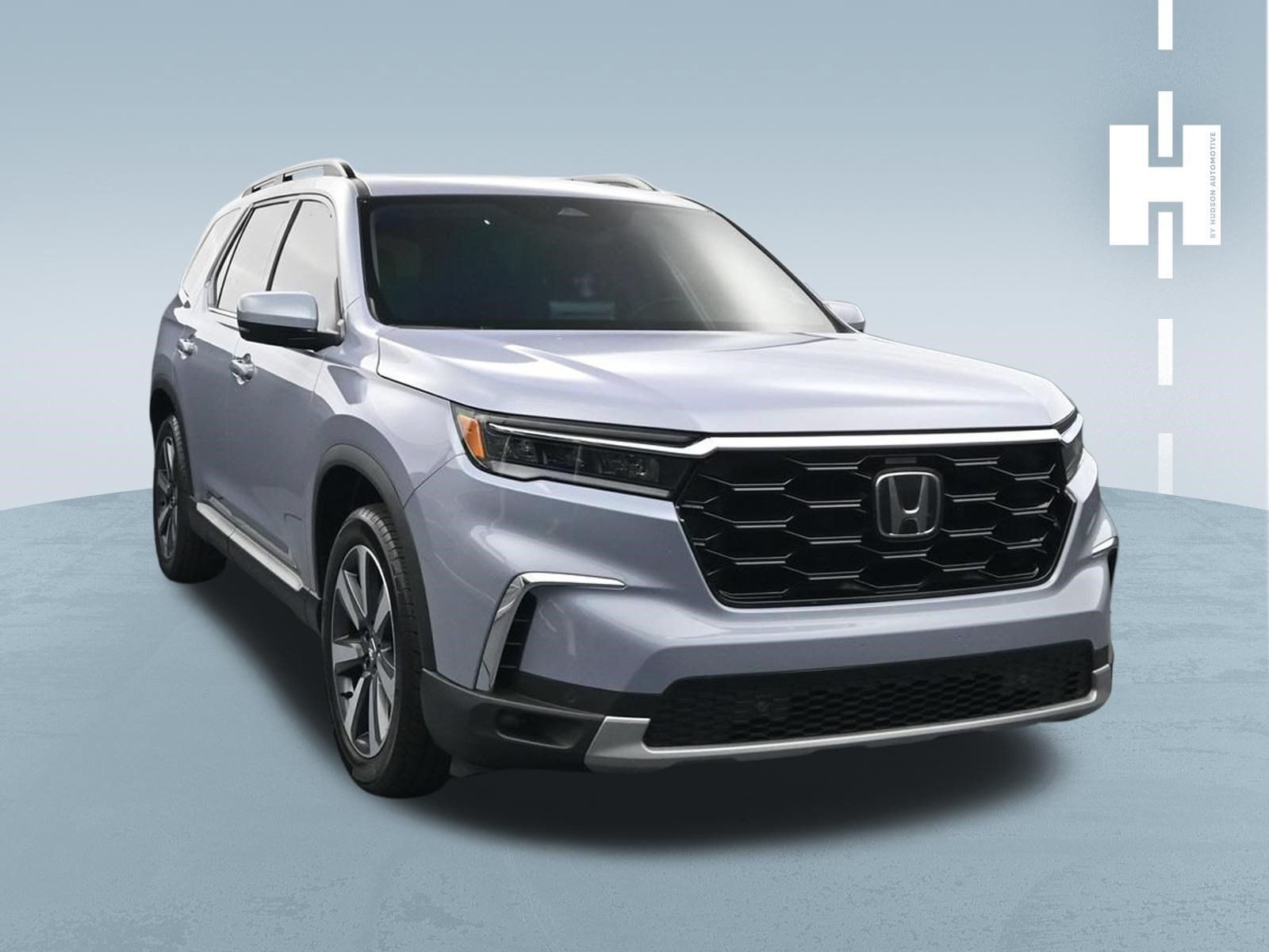 Used 2025 Honda Pilot Touring image 1