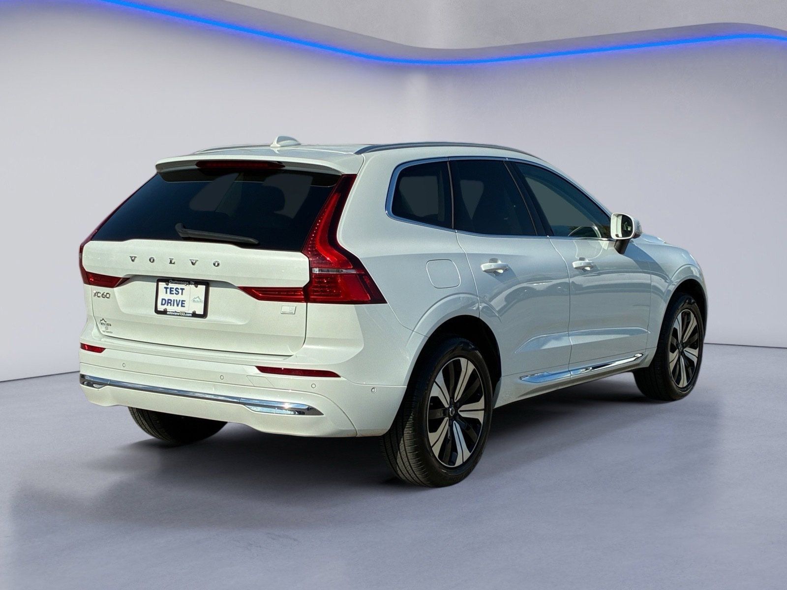 Used 2023 Volvo XC60 T8 Plus AWD/4WD image 6