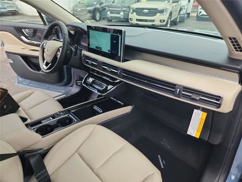 New 2026 Lincoln Corsair Premiere image 24