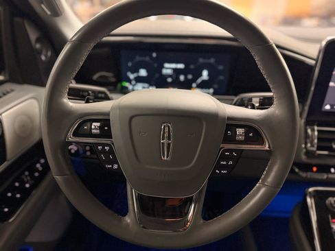 Used 2018 Lincoln Navigator Reserve w/ Technology Package AWD/4WD image 17