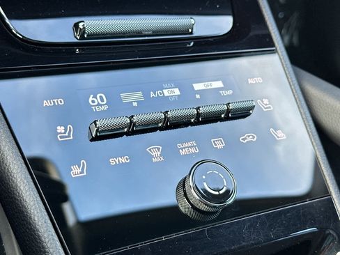 Certified 2025 Porsche Cayenne AWD/4WD image 23
