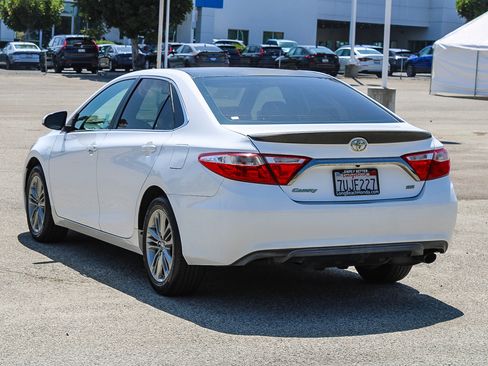 Used 2017 Toyota Camry SE FWD image 9
