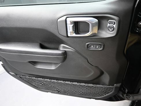 Used 2023 Jeep Wrangler Unlimited AWD/4WD image 17