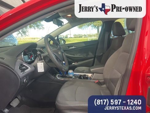 Used 2018 Chevrolet Cruze LT w/ Convenience Package image 7