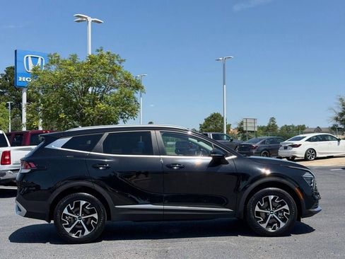 Used 2025 Kia Sportage EX AWD/4WD image 4