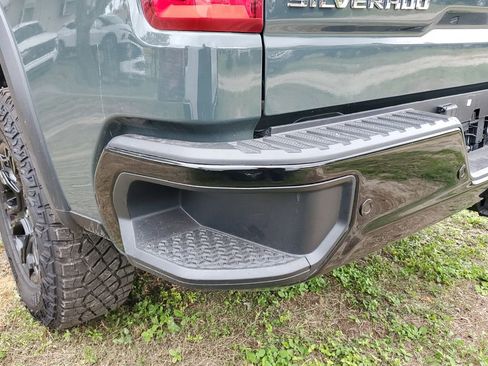 Used 2025 Chevrolet Silverado 1500 ZR2 w/ Technology Package image 13