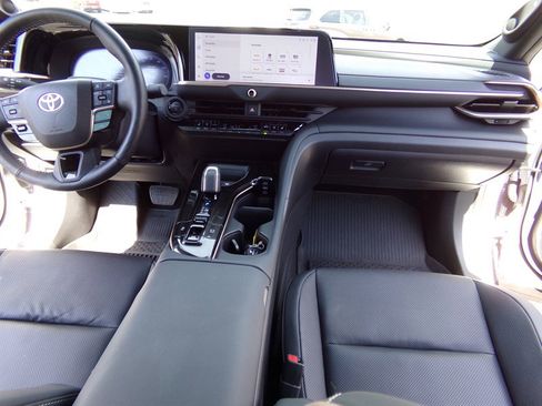 Used 2024 Toyota Crown Platinum image 27