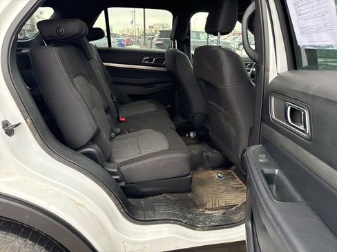 Used 2018 Ford Explorer XLT image 11
