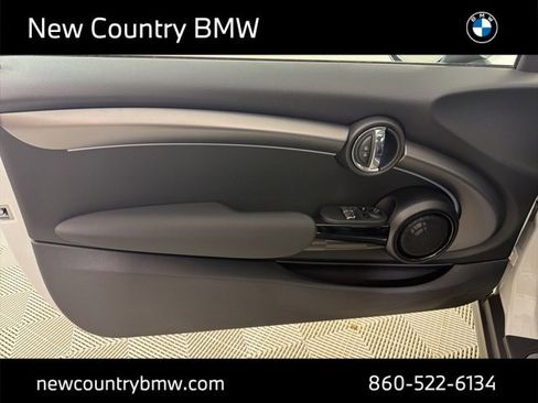 Used 2024 MINI Cooper SE w/ Signature Upholstery Package image 11