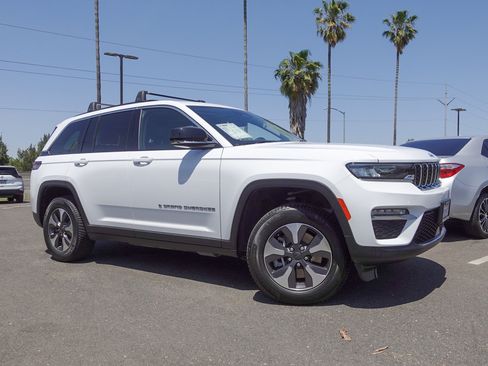 Used 2022 Jeep Grand Cherokee Limited 4xe AWD/4WD image 4