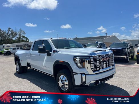 New 2026 GMC Sierra 3500 Denali w/ Denali Reserve Package AWD/4WD image 2