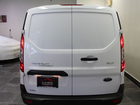Used 2023 Ford Transit Connect XLT image 5
