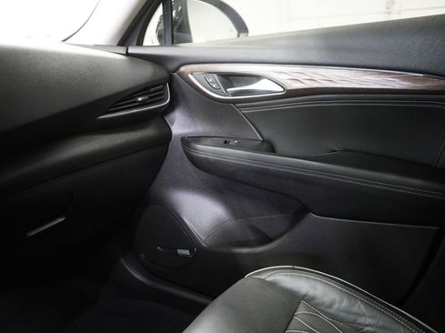 Used 2021 Buick Envision Avenir w/ Technology Package II image 36