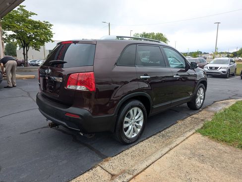 Used 2011 Kia Sorento LX w/ Convenience Pkg AWD/4WD image 7