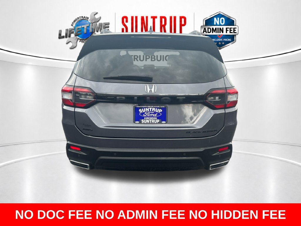 Used 2025 Honda Pilot Black Edition image 4