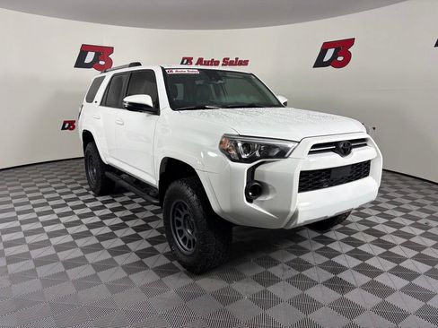 Used 2021 Toyota 4Runner SR5 Premium w/ Moonroof Package AWD/4WD image 8