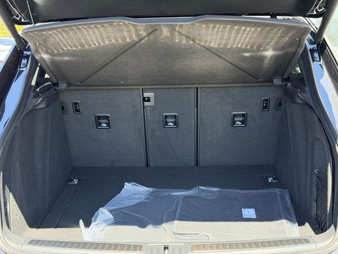 New 2026 Porsche Macan image 14