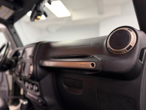 Used 2016 Jeep Wrangler Sahara AWD/4WD image 36