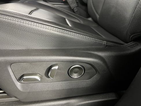 Used 2025 GMC Yukon XL Denali image 23