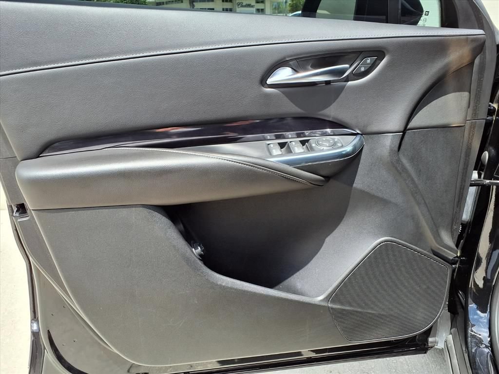 Used 2022 Cadillac XT4 Luxury w/ Cold Weather Package FWD image 20