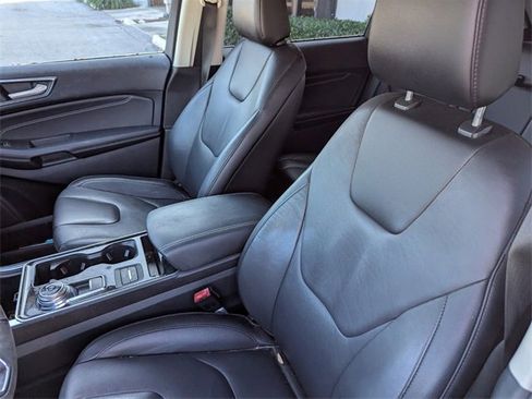 Used 2020 Ford Edge Titanium image 5