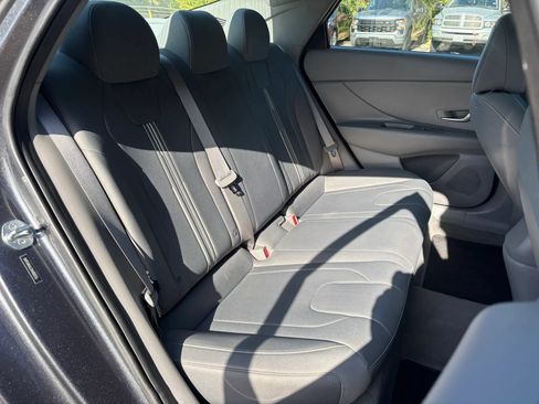 Used 2022 Hyundai Elantra SEL FWD image 47