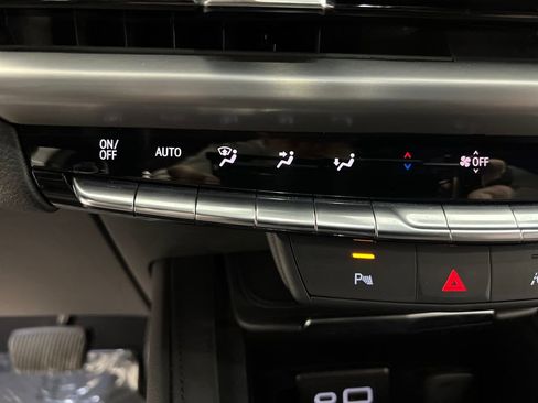 Used 2024 Cadillac XT4 Premium Luxury image 42