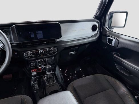 Used 2024 Jeep Wrangler Unlimited AWD/4WD image 23