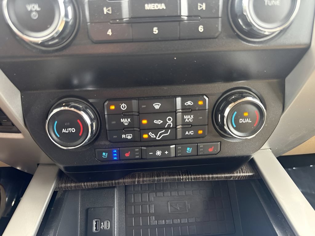 Used 2020 Ford F350 Lariat w/ Lariat Ultimate Package AWD/4WD image 14