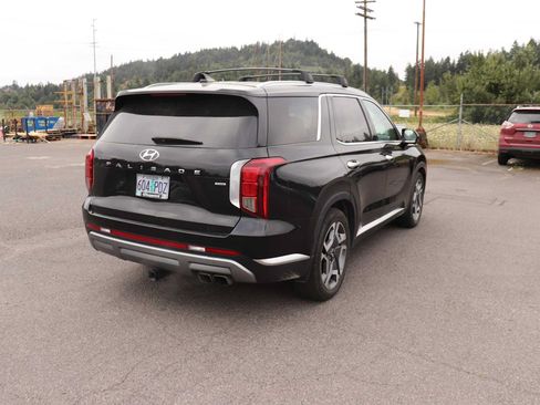 Used 2023 Hyundai Palisade Limited w/ Winter Package AWD/4WD image 6