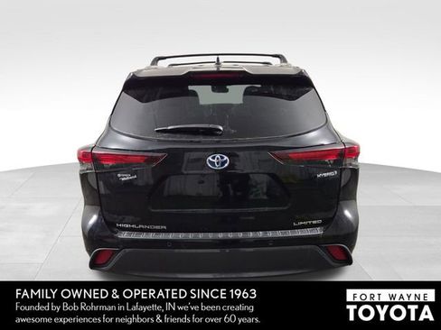 Used 2024 Toyota Highlander Limited image 8
