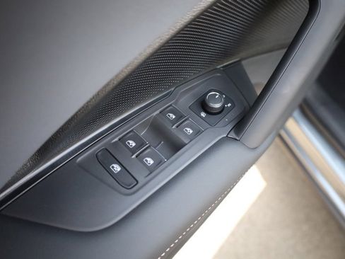 New 2025 Volkswagen Tiguan SE image 10