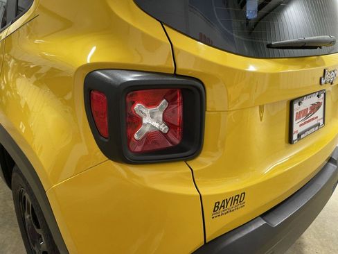 Used 2015 Jeep Renegade Sport w/ Power & Air Group FWD image 22