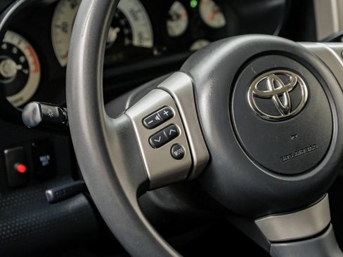 Used 2012 Toyota FJ Cruiser 4WD image 17