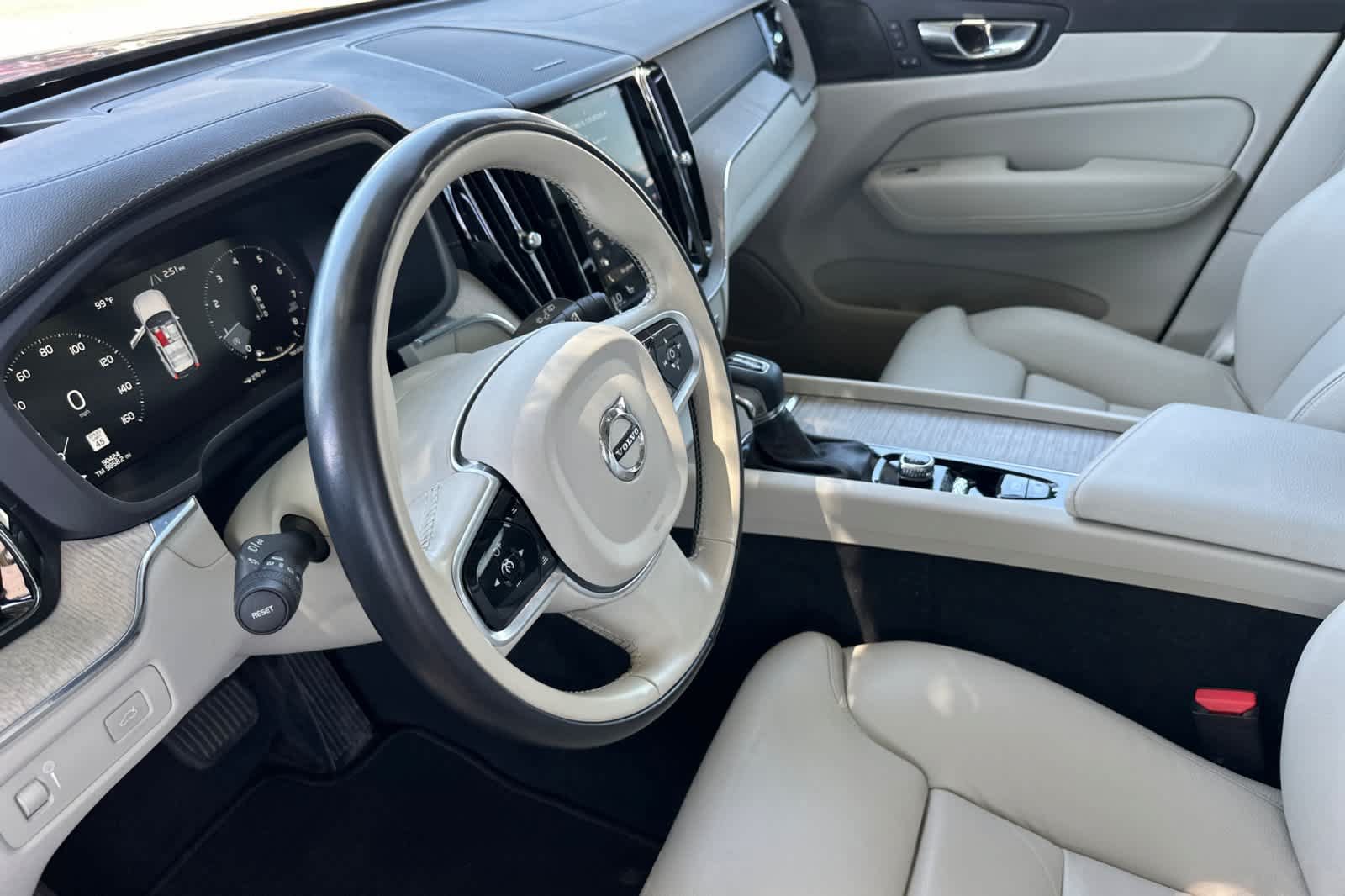 Used 2020 Volvo XC60 T5 Inscription AWD/4WD image 9