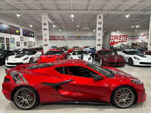 Used 2025 Chevrolet Corvette Z06 RWD image 6