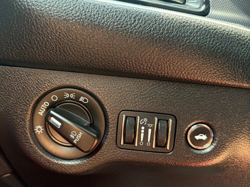 Used 2015 Dodge Challenger SXT Plus RWD image 21